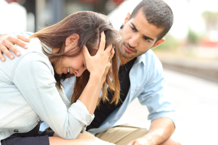 告白して振られたらあっさり引くべき？効果的な対応を男女別に紹介！
